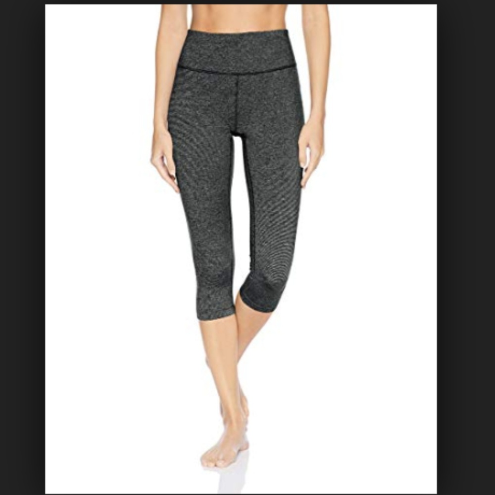 Lululemon | Speckled Black Capri Leggings